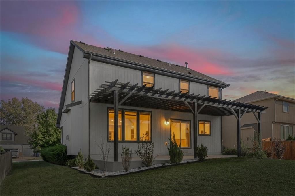 909 SW 35TH Street — photo 3