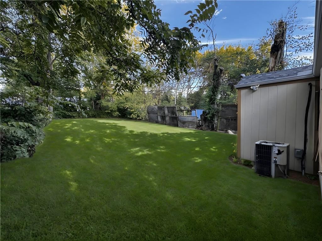 Photo 7 of 7 - 7103 Flora Avenue