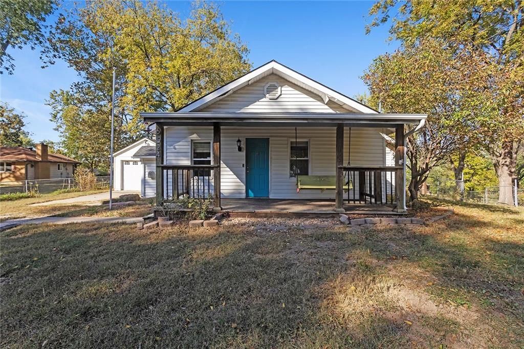 6924 NE 56th Street, Kansas City, MO