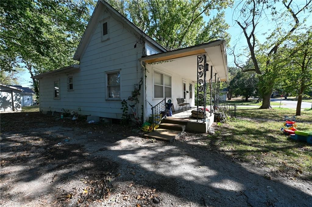 600 W Hunter Street — photo 2