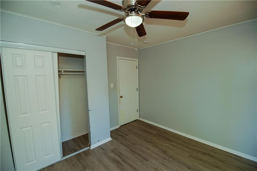 913 Camelot Court — photo 7