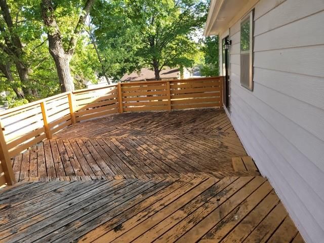 913 Camelot Court — photo 9