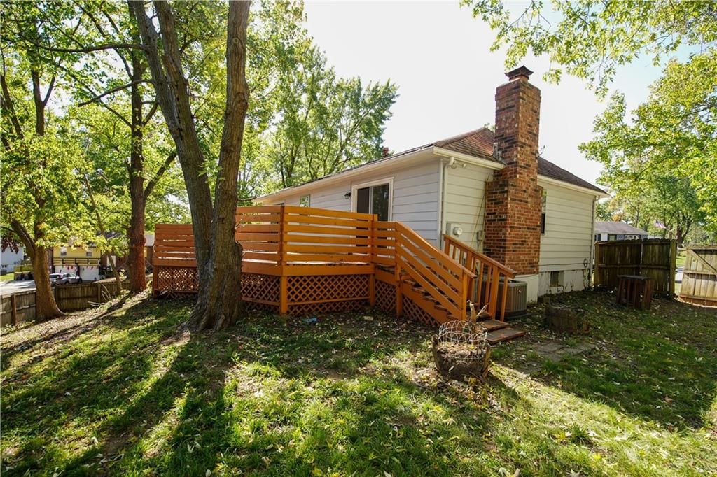 913 Camelot Court — photo 11
