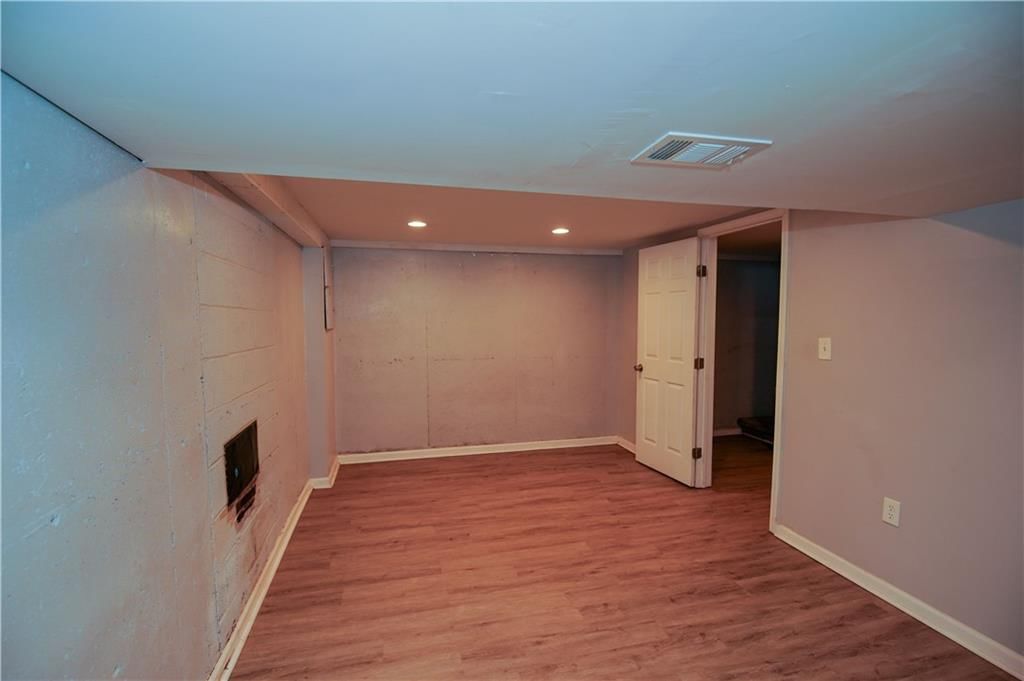 913 Camelot Court — photo 13