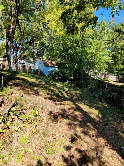 913 Camelot Court — photo 14