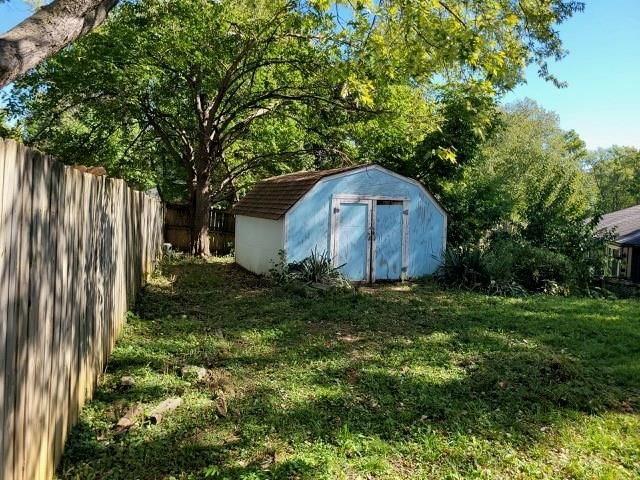 913 Camelot Court — photo 15