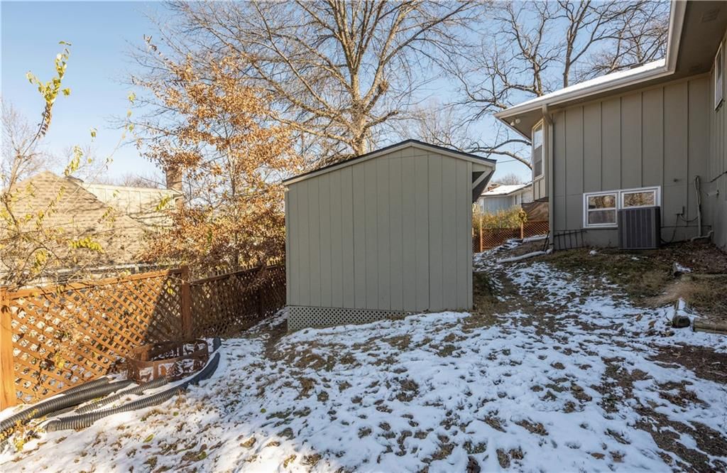 10024 W 70th Terrace — photo 7