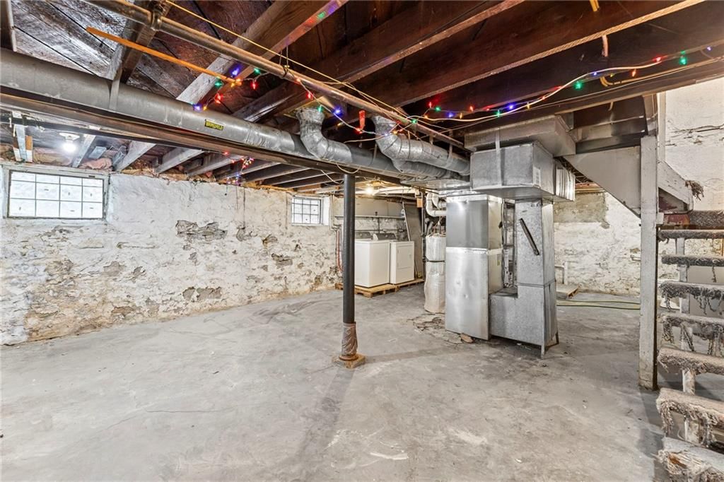 1209 W 40th Street — photo 32
