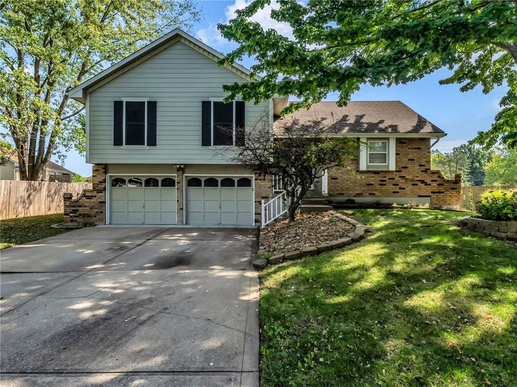 221 SE Colony Drive, Lee's Summit, MO