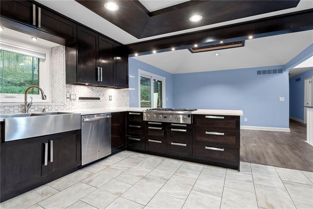 5417 Walden Drive — photo 10