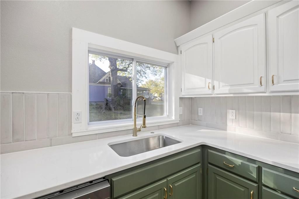 401 W Adams Street — photo 8