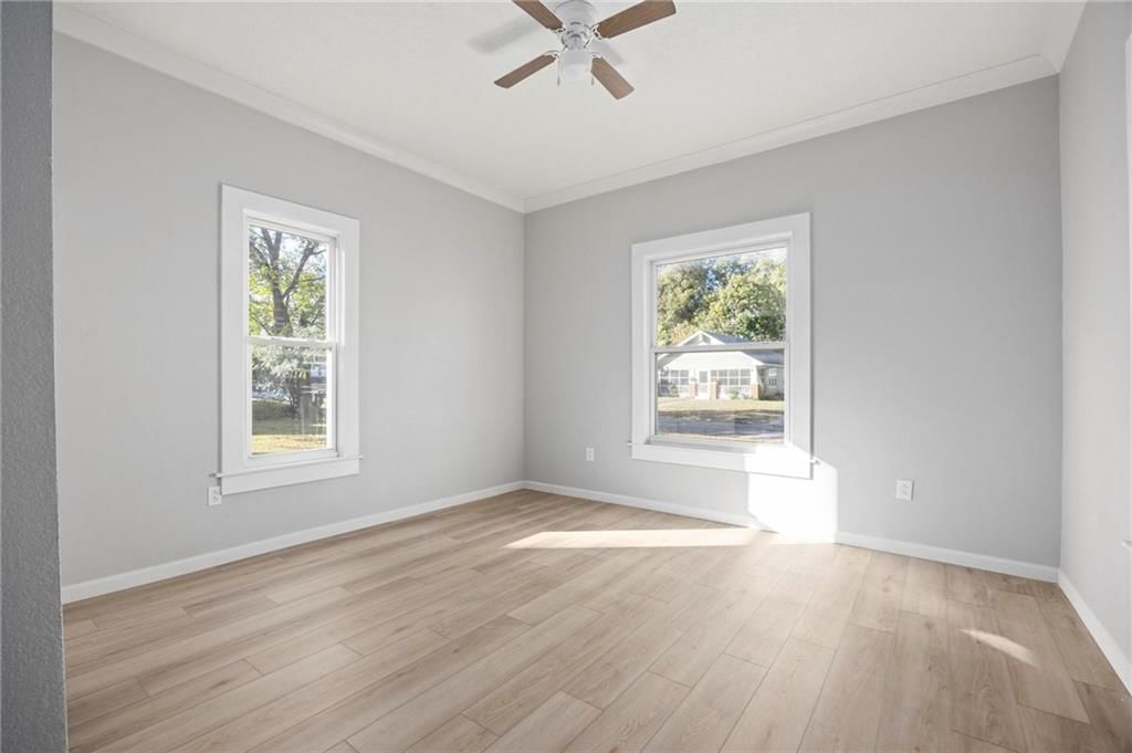 401 W Adams Street — photo 13