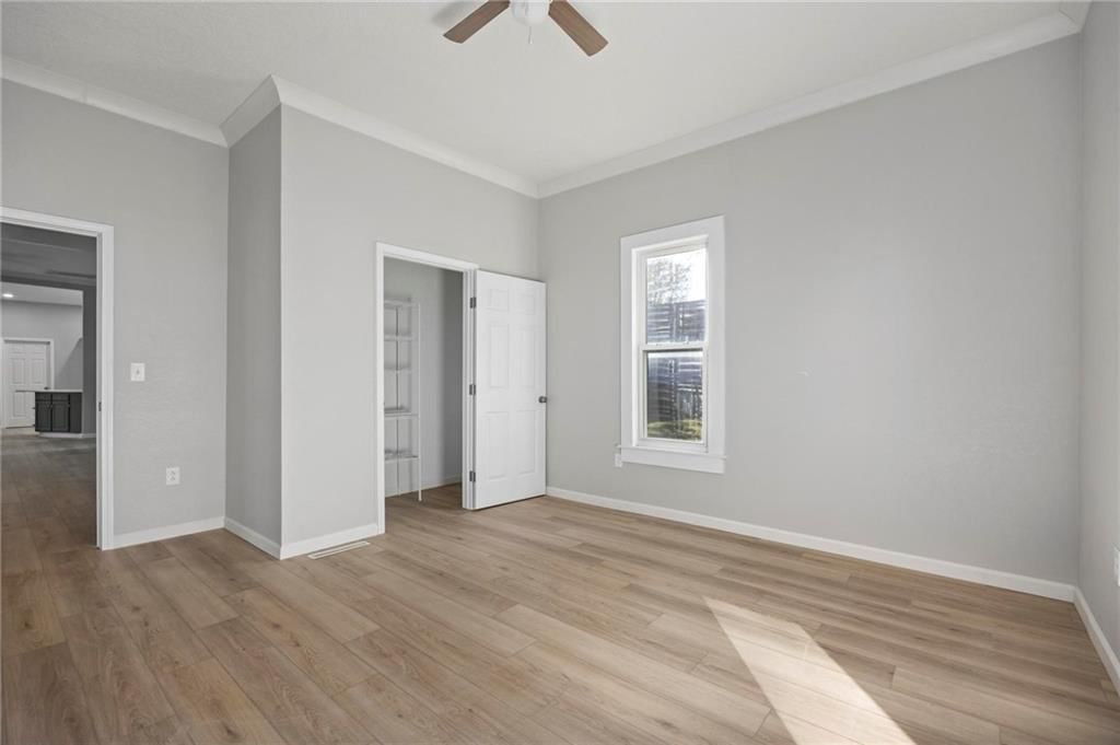 401 W Adams Street — photo 14