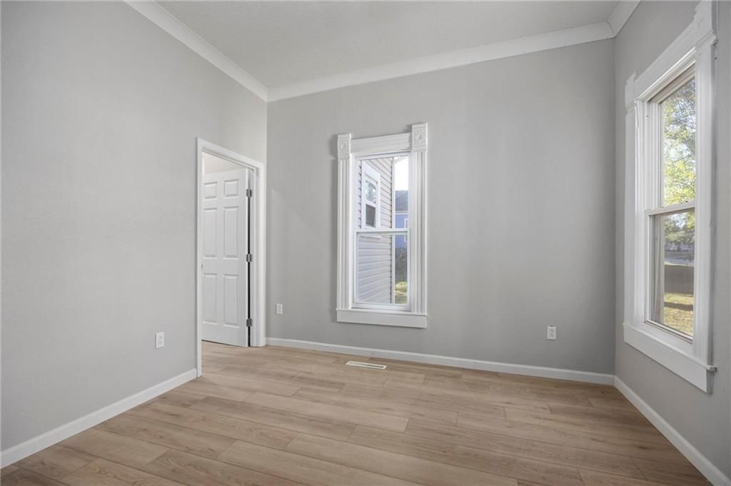 401 W Adams Street — photo 16