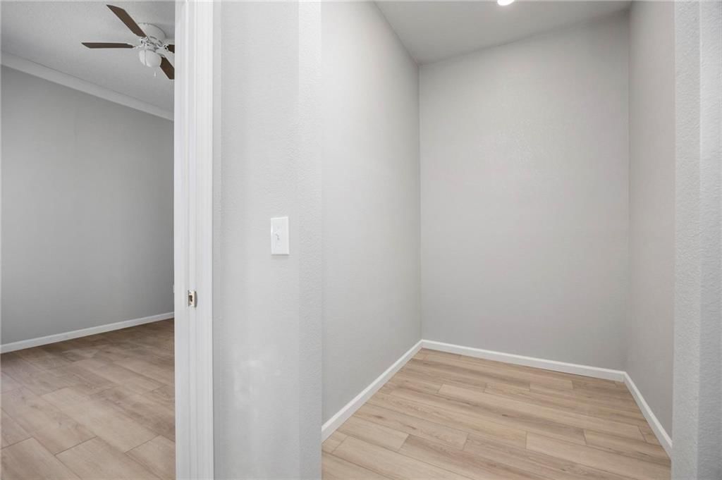 401 W Adams Street — photo 17