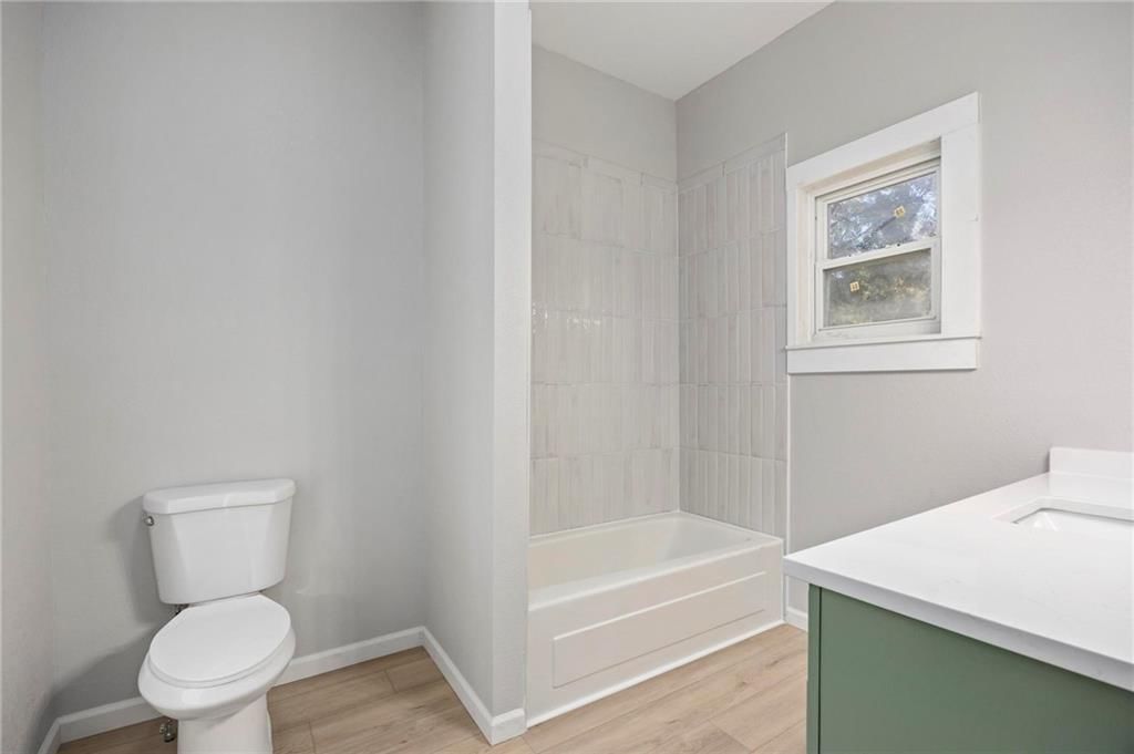 401 W Adams Street — photo 18