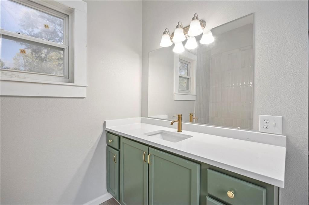 401 W Adams Street — photo 19