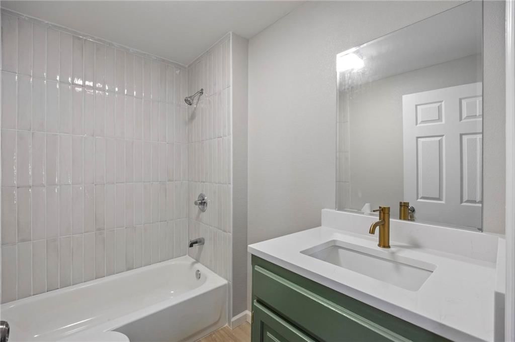 401 W Adams Street — photo 21