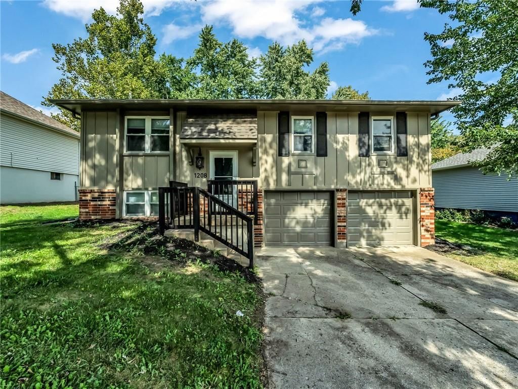 1208 NW Golfview Drive, Grain Valley, MO