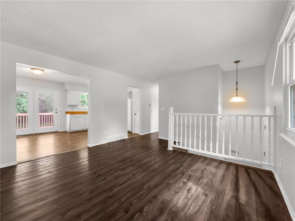 1208 NW Golfview Drive — photo 4