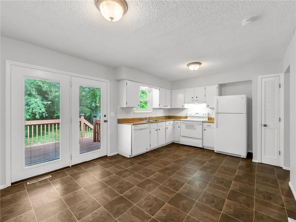1208 NW Golfview Drive — photo 7