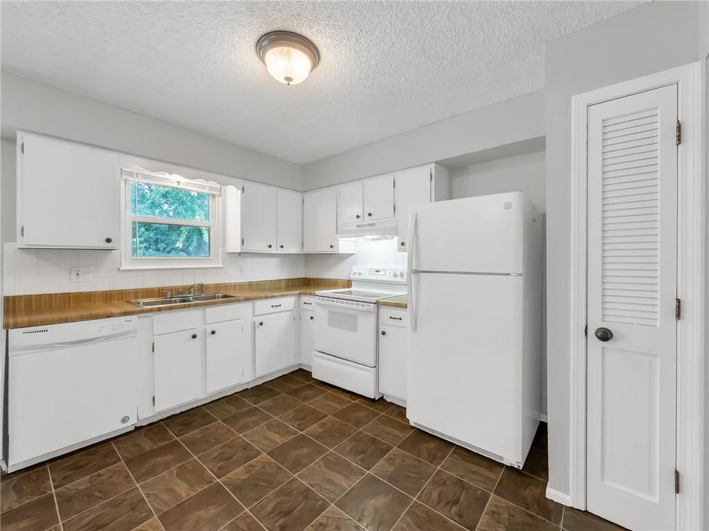 1208 NW Golfview Drive — photo 9