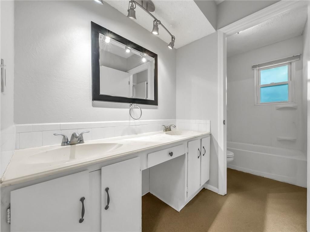 1208 NW Golfview Drive — photo 14