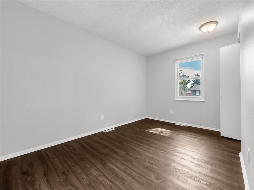 1208 NW Golfview Drive — photo 15