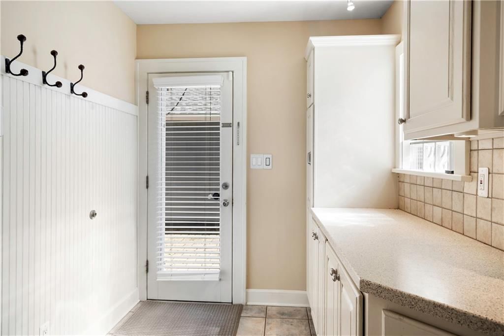 6405 Wyandotte Street — photo 12