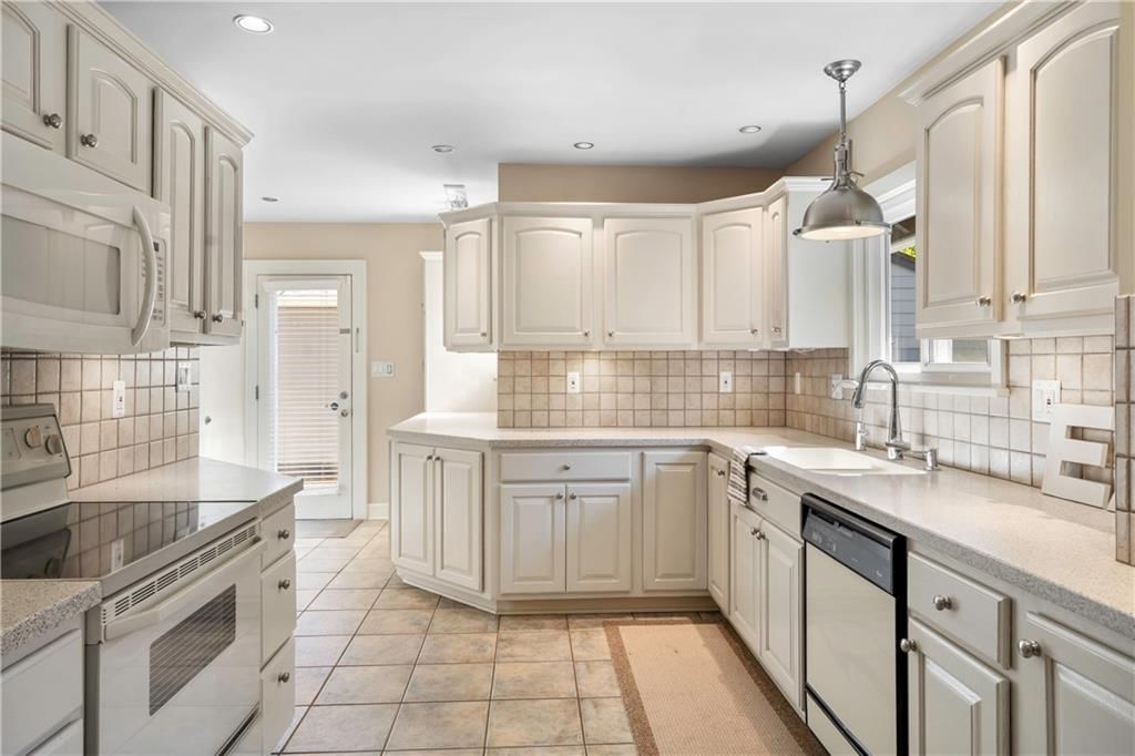 6405 Wyandotte Street — photo 13