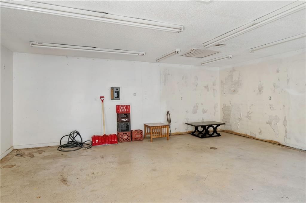 6405 Wyandotte Street — photo 31