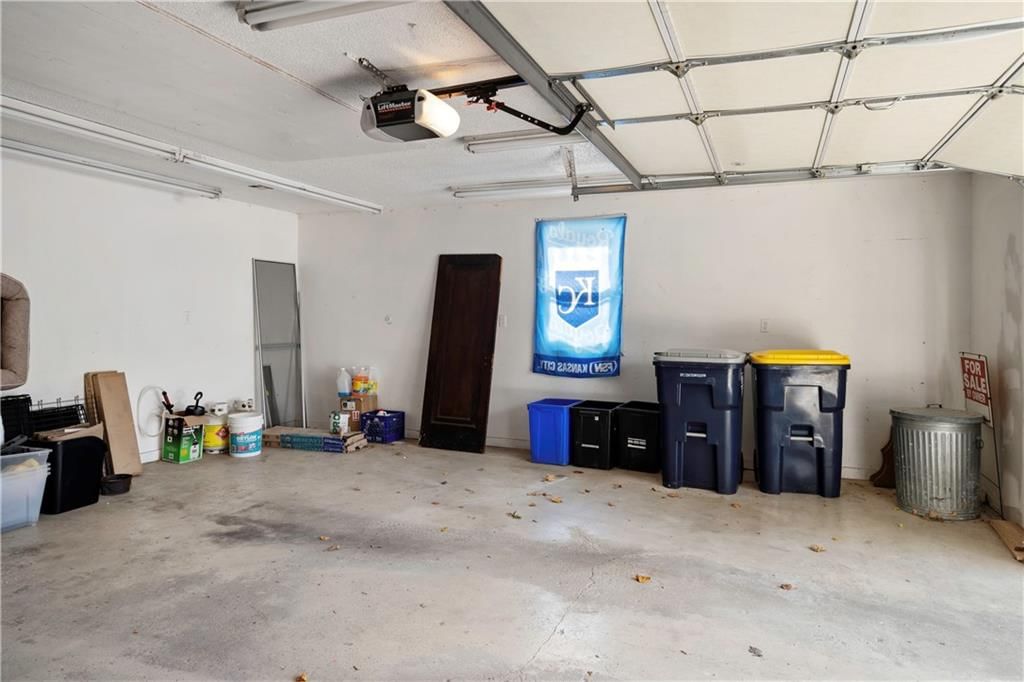 6405 Wyandotte Street — photo 32