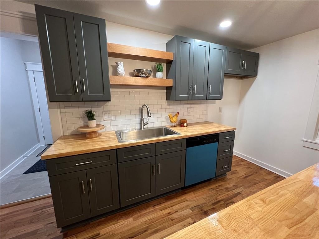 606 E Miami Street — photo 3