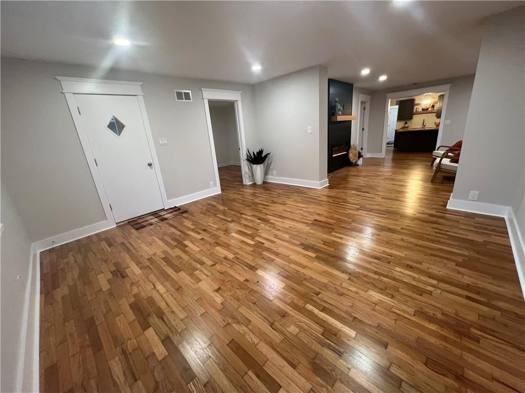 606 E Miami Street — photo 16