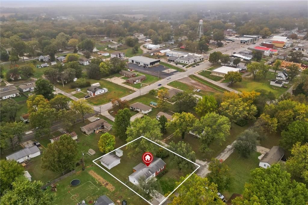106 S Doniphan Street — photo 4