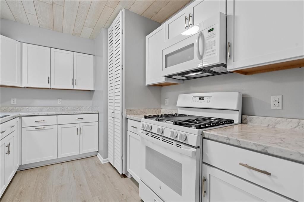 106 S Doniphan Street — photo 15