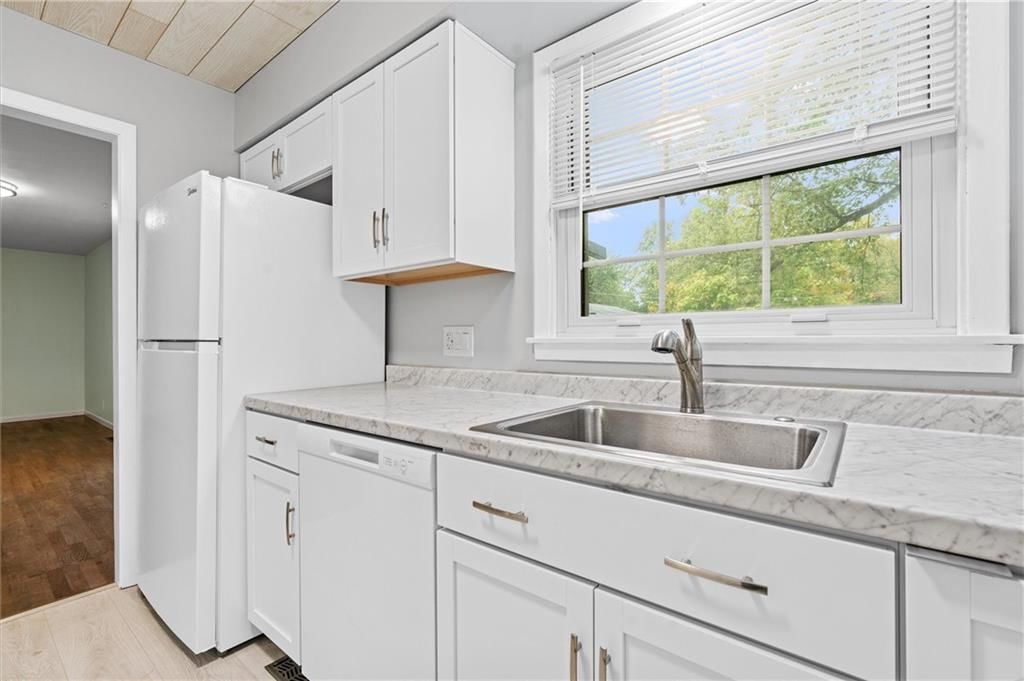 106 S Doniphan Street — photo 17