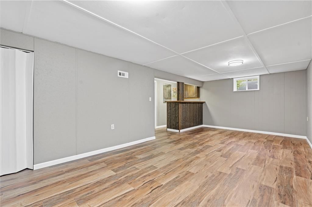 106 S Doniphan Street — photo 28