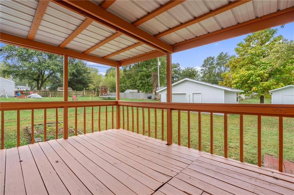 106 S Doniphan Street — photo 30