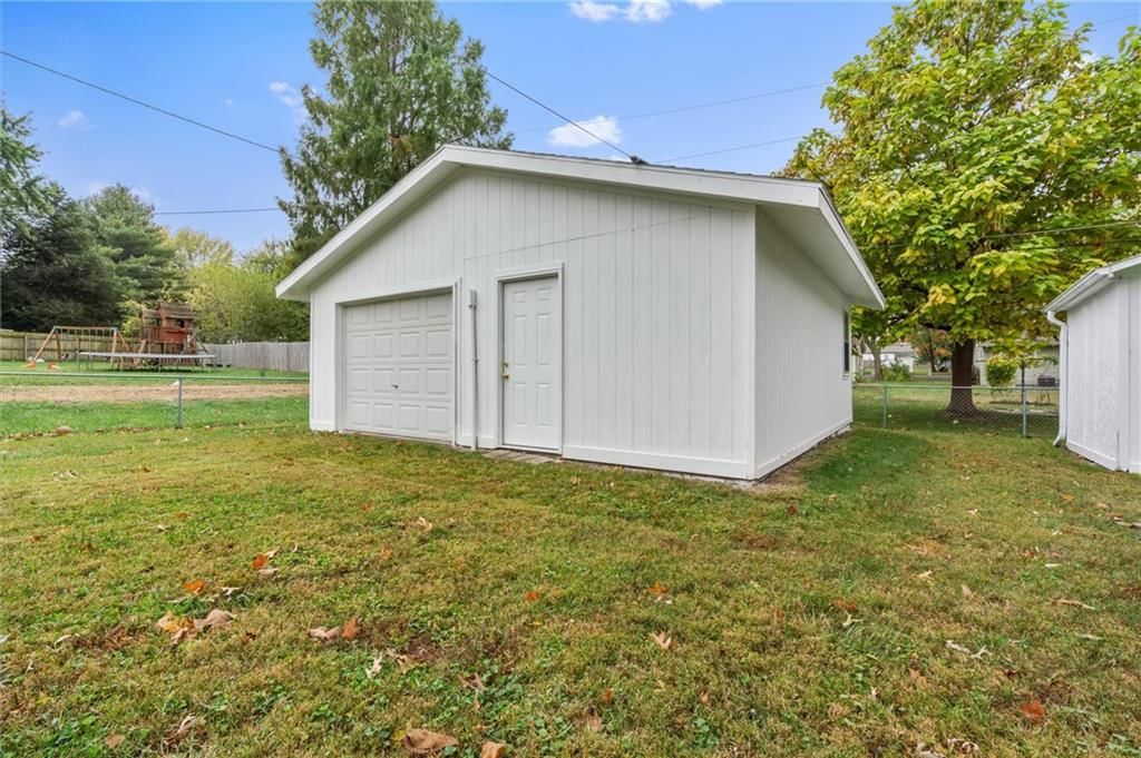 106 S Doniphan Street — photo 32