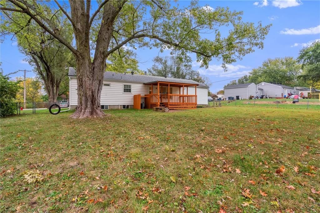 106 S Doniphan Street — photo 37