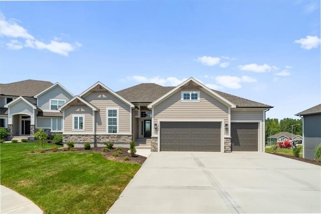 4473 Tee Box Drive, Basehor, KS