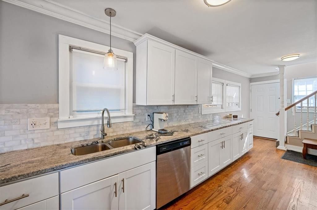 Photo 4 of 16 - 4621 Genessee Street