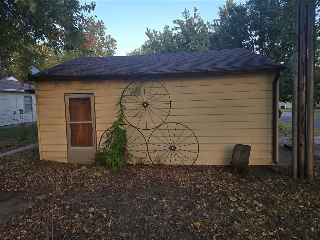 502 N Vermont Street — photo 3