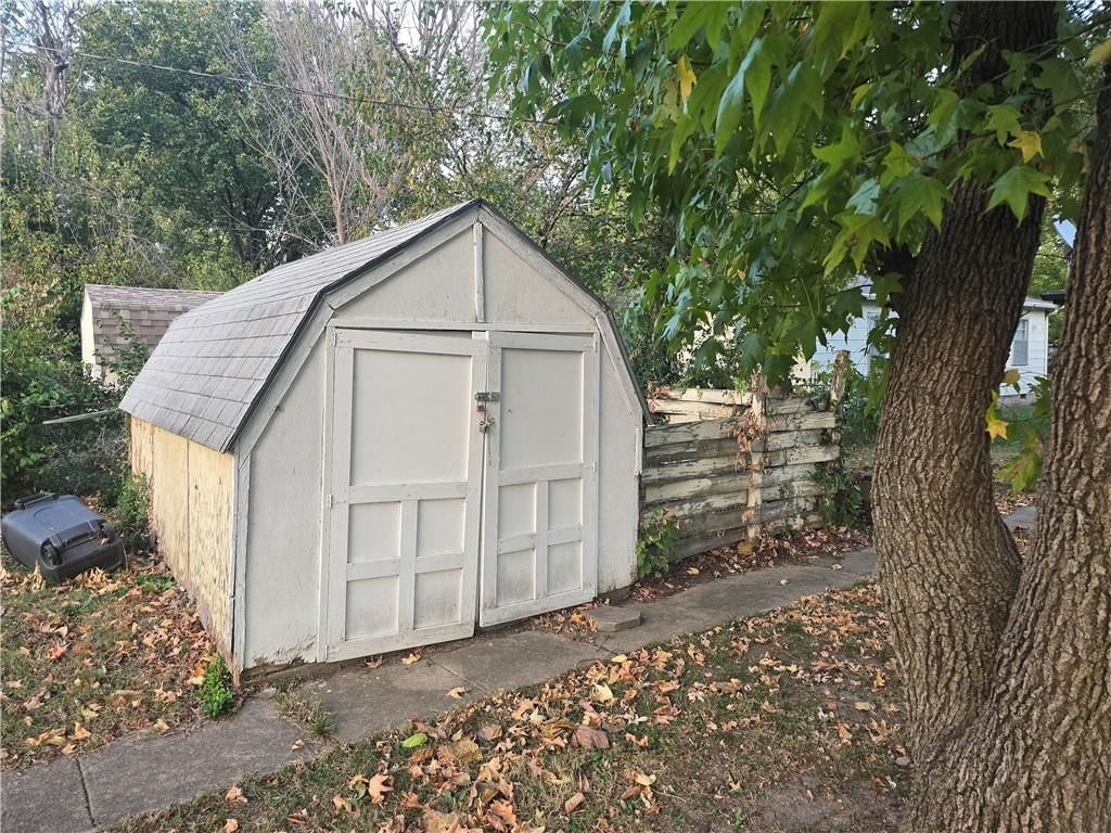 502 N Vermont Street — photo 4