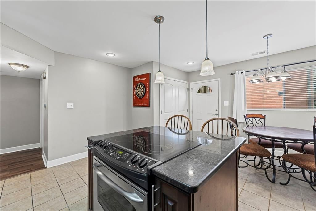 536 W 10th Street — photo 9