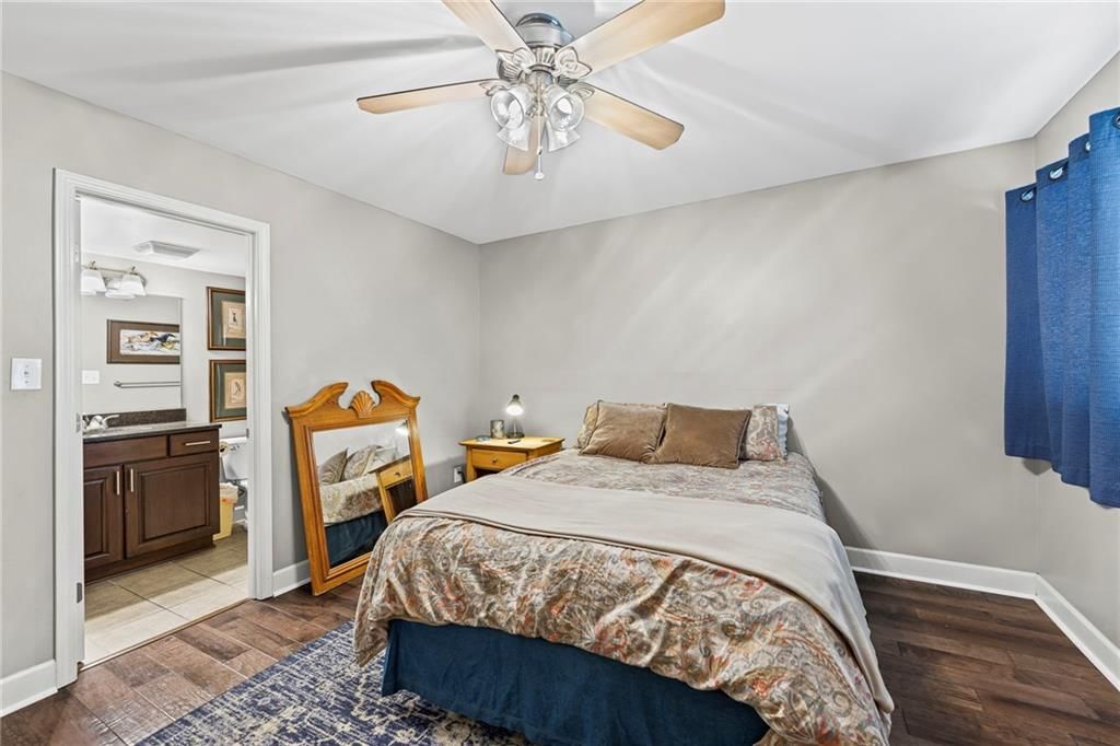 536 W 10th Street — photo 11