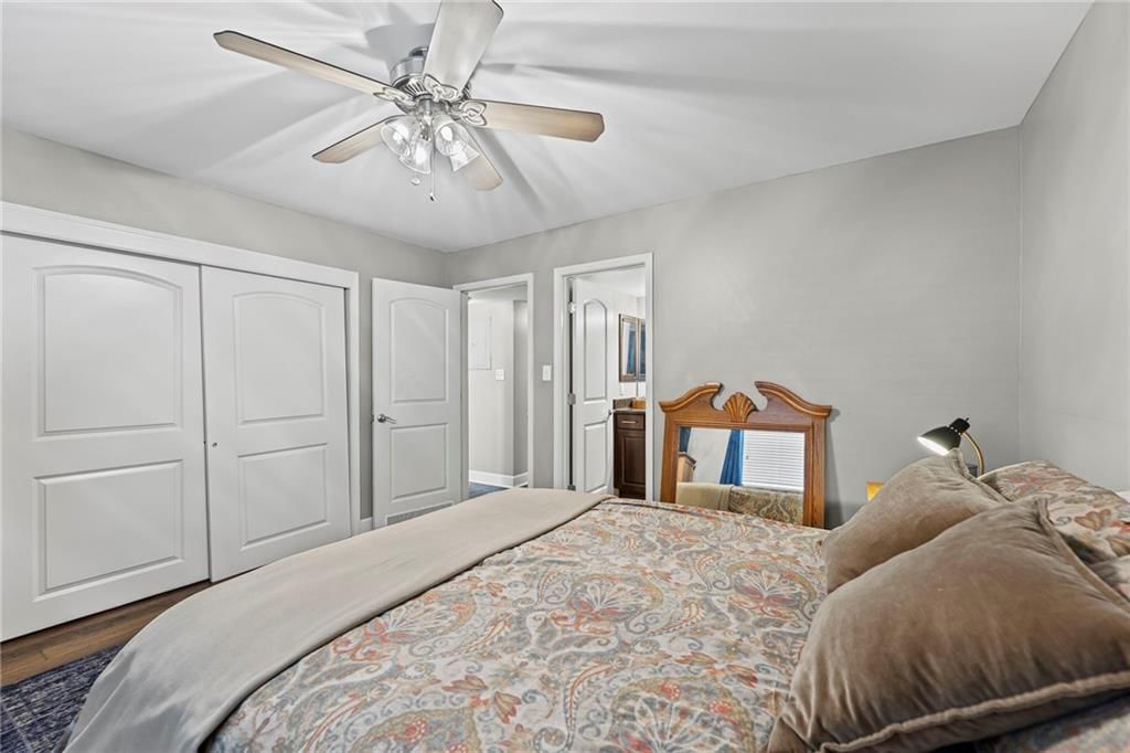 536 W 10th Street — photo 12