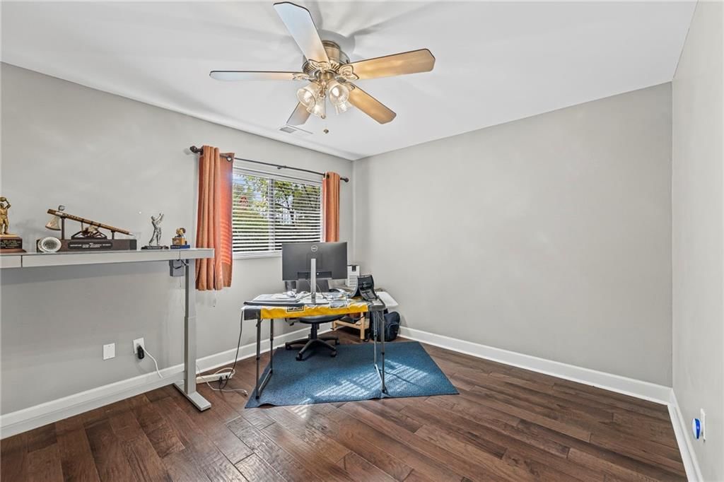 536 W 10th Street — photo 15