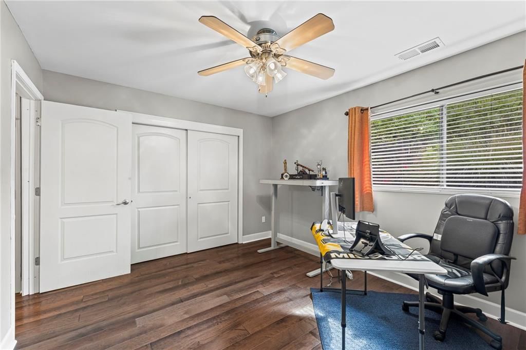 536 W 10th Street — photo 16